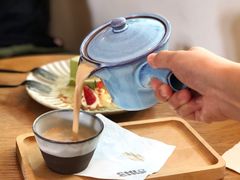 -彳亍咖啡·这里(水湾路店)