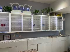 -天空之镜眼镜店蔡司依视路授权店(天通苑店)