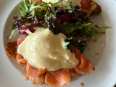Egg benedict-ROAST coffee & eatery