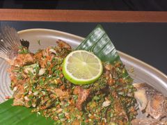 坚果手撕海鲈鱼-Ameigo梅果·云贵川bistro(长宁来福士店)