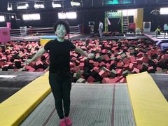 -嘿哟动霸CHUA·新潮玩运动娱乐中心·蹦床滑冰团建乐园