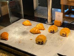 -百灵希尔顿逸林酒店大堂吧