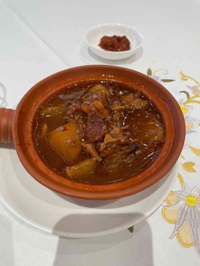 粤珍轩(新城广场店)-"菜品还行,大厅生意好人多就吵杂,管理不好.