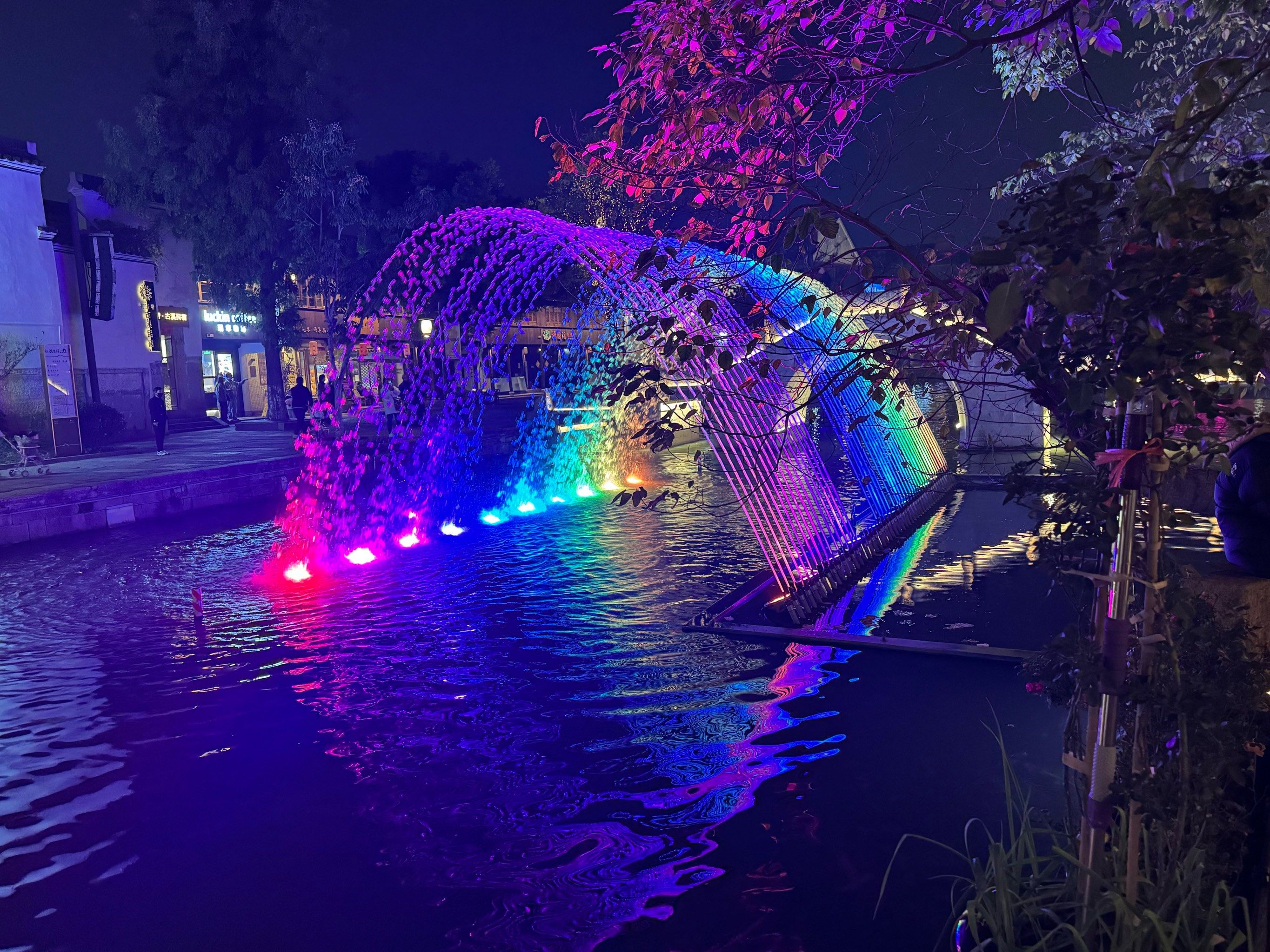 夜游古镇别样美