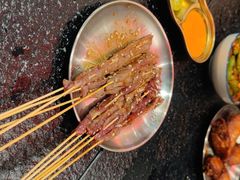 -何妹湿辣牛肉·粤式烧烤砂煲(桂雅路店)