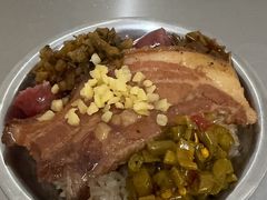 -梁阿婆廿年老牌扣肉糯米饭
