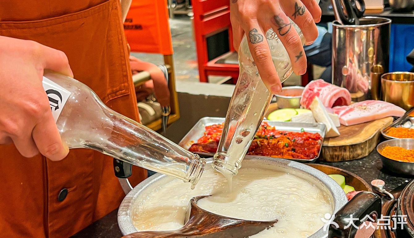 广州蚂蚁洞｜一秒穿越到韩剧的烤肉店！