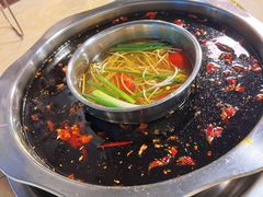 鸳鸯锅-邓莽子老火锅(中兴路总店)