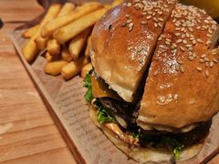 -三勾JJJ Burger&Coffee(梅溪湖店)