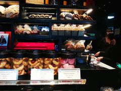 面包甜点陈列柜-Salon de The de Joel Robuchon(外滩18号店)