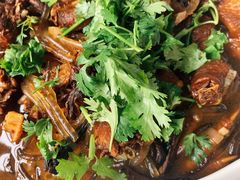 鸡肉炖榛蘑-荷府私房菜