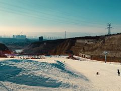 -采薇庄园四季滑雪场