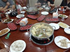 -闽粤一牛潮汕牛肉火锅
