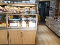 面包甜点陈列柜-玛尔哈巴·塔塔尔糕点(华侨小区店)