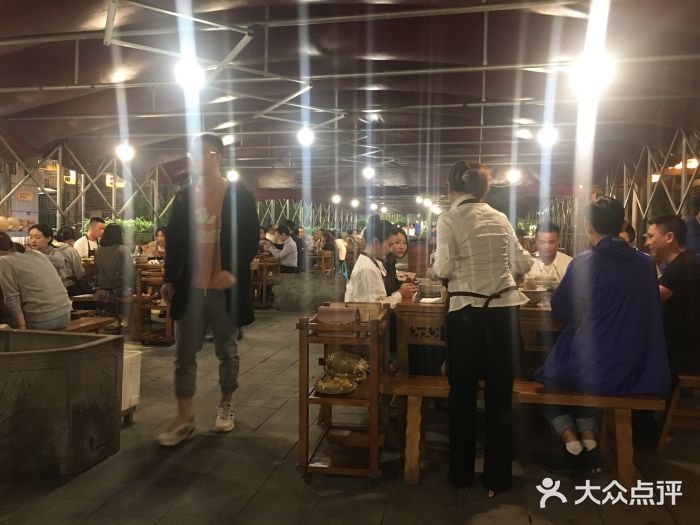 捞锅坝子老火锅(汽博中心店)大堂图片