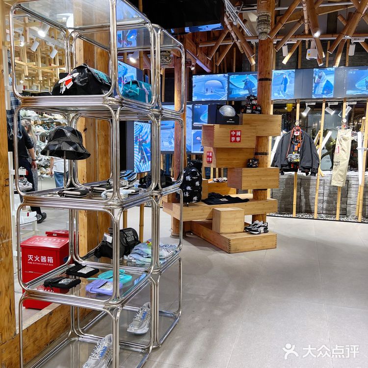 宽窄巷子里的国货中国李宁