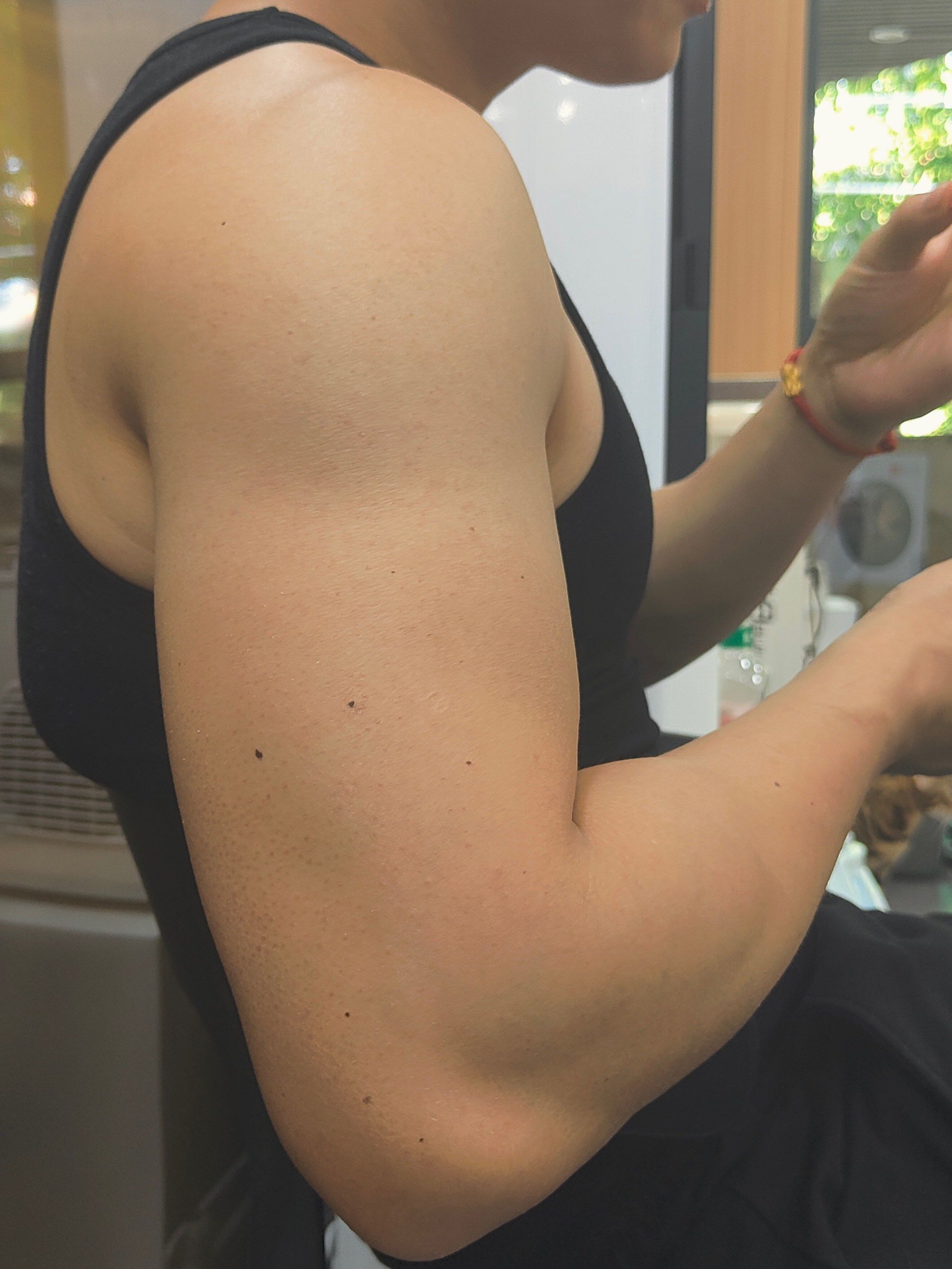 手臂线条雕刻时刻