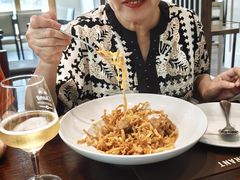 -Chom Cafe and Restaurant