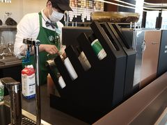 -星巴克臻选(虹桥天地三店)