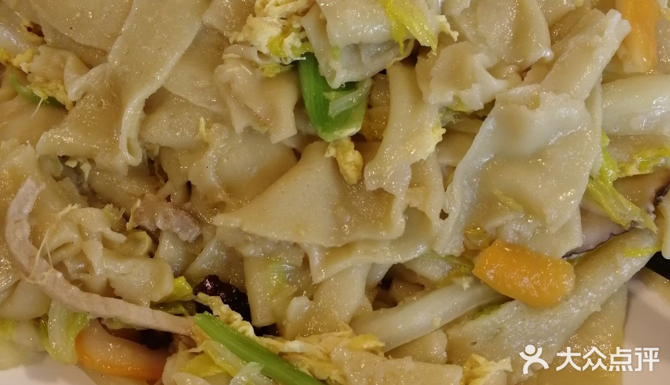 点了招牌焖蛋燕，白切羊，还有杂烩锅、海鲜锅和杂鱼锅