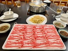 招牌肥牛-鲜入唯煮·港式海鲜牛肉火锅(金宝街店)