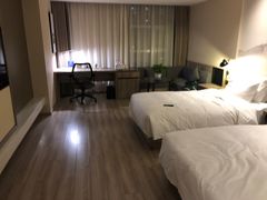 -榆林榆阳西路火车站亚朵酒店