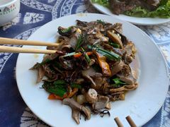腊肉炒牛肝菌-翕庐小苑