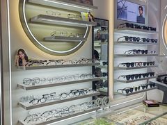-美式眼镜·授权蔡司.依视路.尼康.豪雅.明月(南翔印象城店)