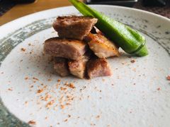 刺身拼盘、杏鲍菇黑椒牛粒、沙拉、日式泡菜、多春鱼、牛五花-松本楼(桥西店)