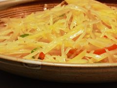 酸辣土豆丝-芳草地度假酒店·野炉中餐厅