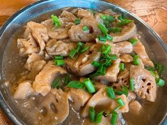炆莲藕-御霞苑泥烩鸡休闲农庄