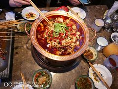 -沪小二炭火蛙锅(淮海中路美食不夜城店)