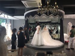 -艾米丽婚纱礼服