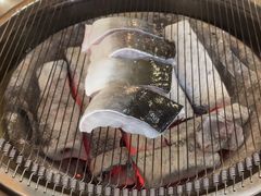 -围炉肉舍•炭烤活鳗•丹东海鲜烤肉(步行街店)