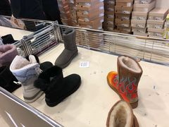 -UGG(燕莎奥特莱斯购物中心店)