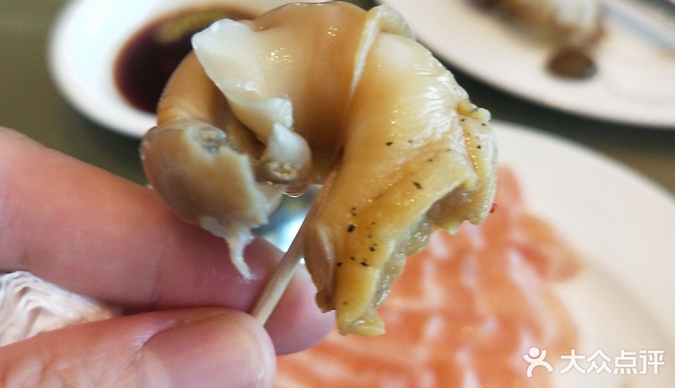 朋友团购的自助餐，三人三百多