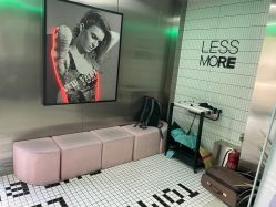 点击看大图 -LESSMORE科技头皮理容中心