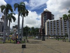 -西沃古尔·拉姆古兰爵士国际机场