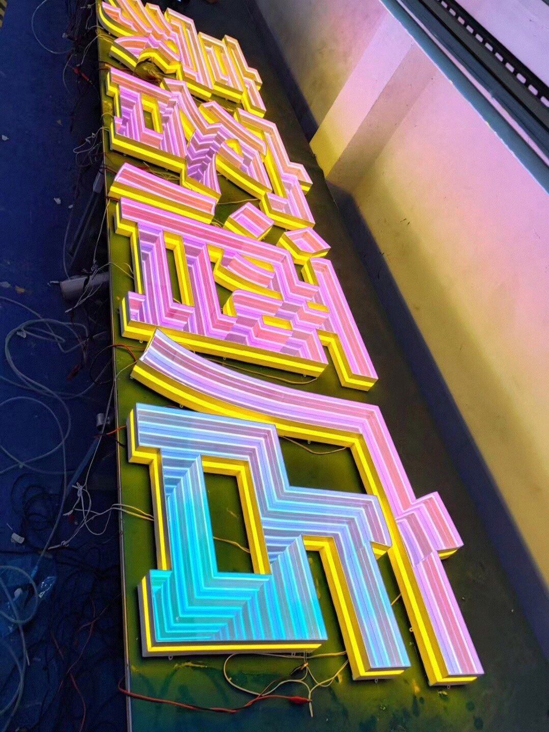 定制铁皮铝板烤漆冲孔发光字穿孔点阵字楼顶大字推荐