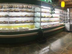 面包甜点陈列柜-三个大叔东北烧烤·砂锅菜(西三旗店)