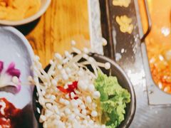 -老牌坊云南鱼豆花火锅(哈西万达店)
