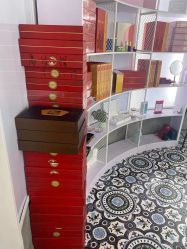 -PE SALON 