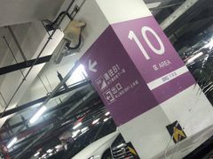 -虹桥火车站-停车场