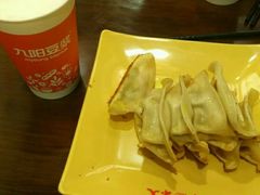 -肥叔锅贴(港澳广场店)