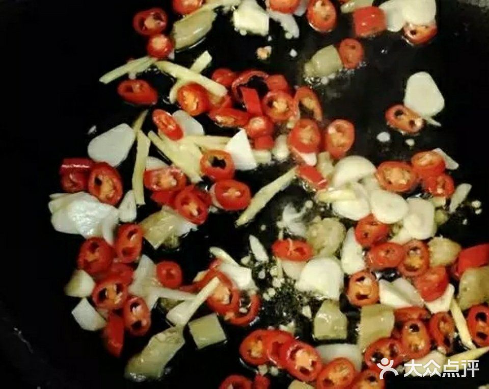 牛肉很少自己炒吧，今天推荐一道小炒牛肉丝，好吃营养高