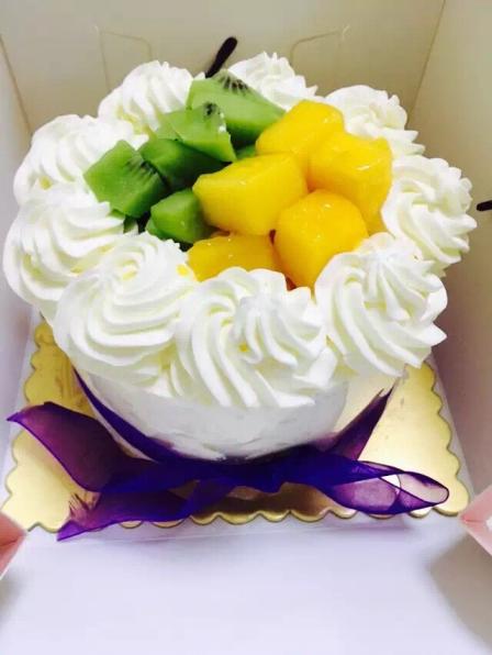 美心蛋糕(心口蛋糕)-"今天姐姐过生日中午去买了一个蛋糕 味道 .