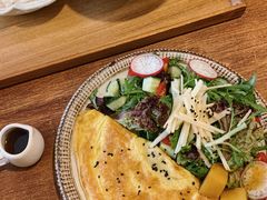 火腿芝士欧姆蛋配烤土豆沙拉-Ginko银子(青龙街店)