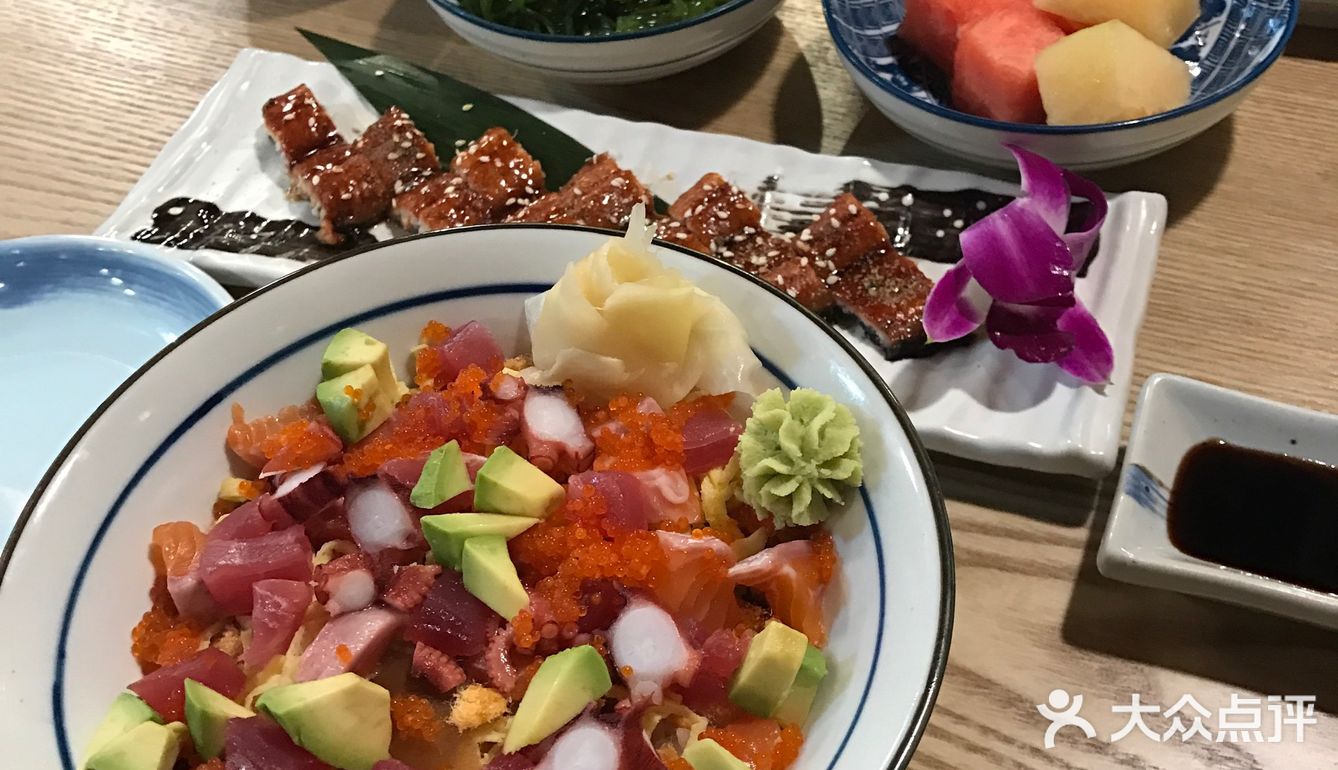 饭菜基本上是鱼类高蛋白食物