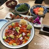 饭菜基本上是鱼类高蛋白食物