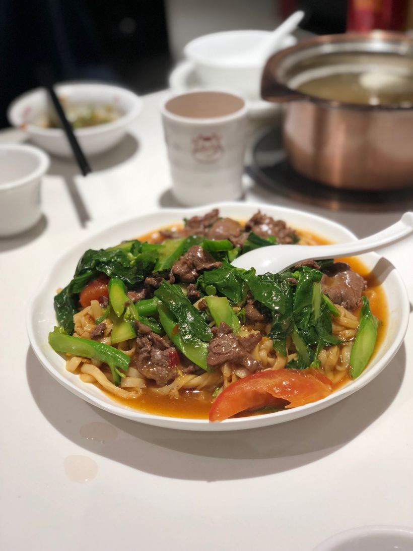 湿炒牛肉粿条 粿条炒得还不错,滑嘴,就是少了镬气.